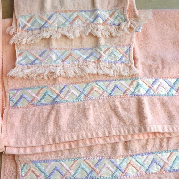 New Vintage 1987 Bath Towel Set 8pc Bath Hand Washcloth Peach Embroidery USA Mod - Picture 3 of 13